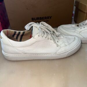 Burberry women Classic White Sneakers